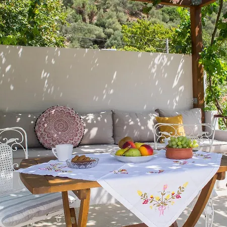 Apartament Feneri 3 -cozy Rustic 20' From