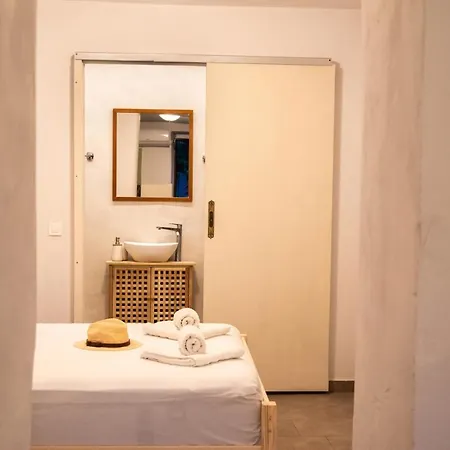 Apartment Feneri 3 -cozy Rustic 20' From *