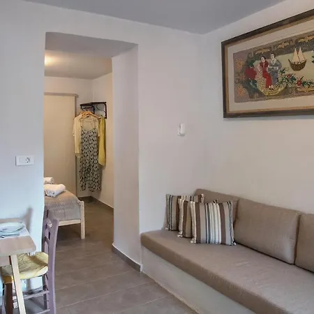 Apartment Feneri 3 -cozy Rustic 20' From